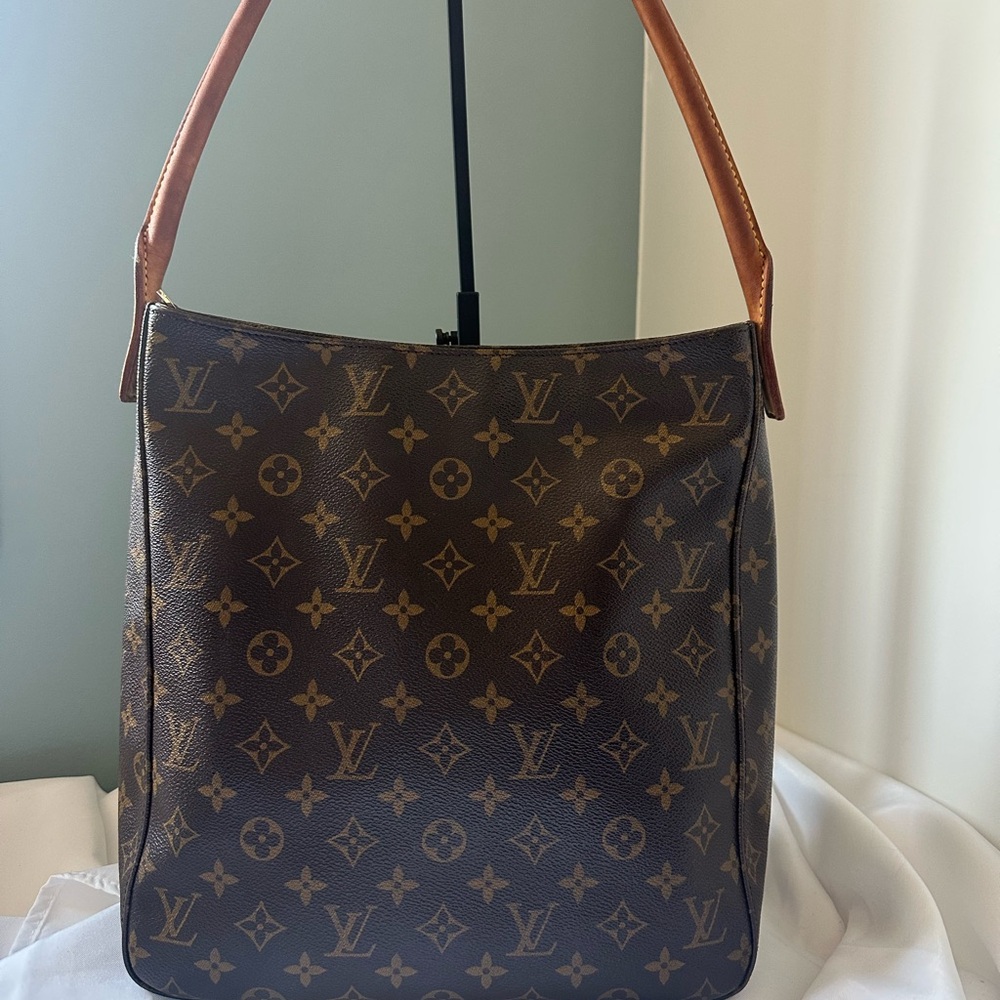 Authentic Gorgeous LV Loop Monogram Shoulder MM bag 🫧🫧🫧 CLEAN
